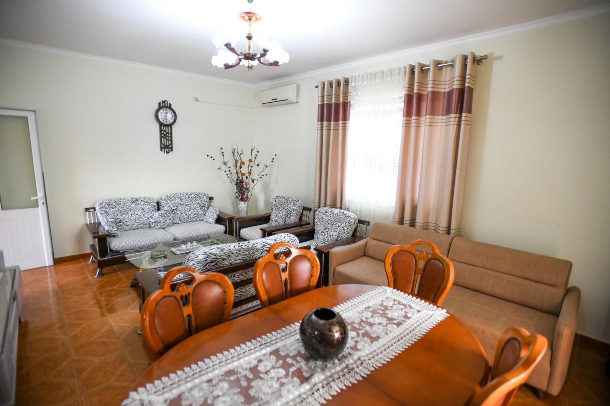Apartment Darlin Berat Exteriör bild