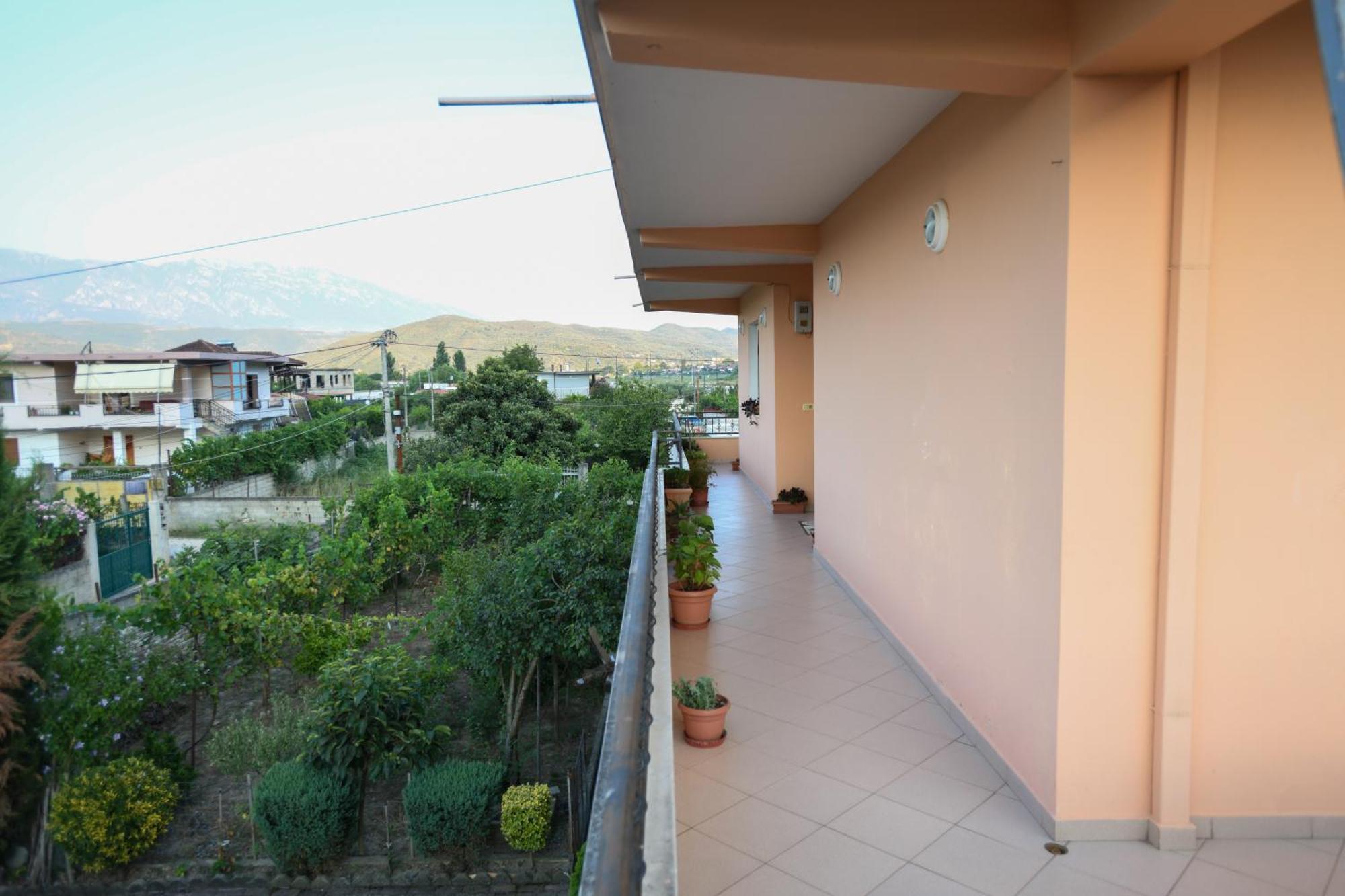Apartment Darlin Berat Exteriör bild