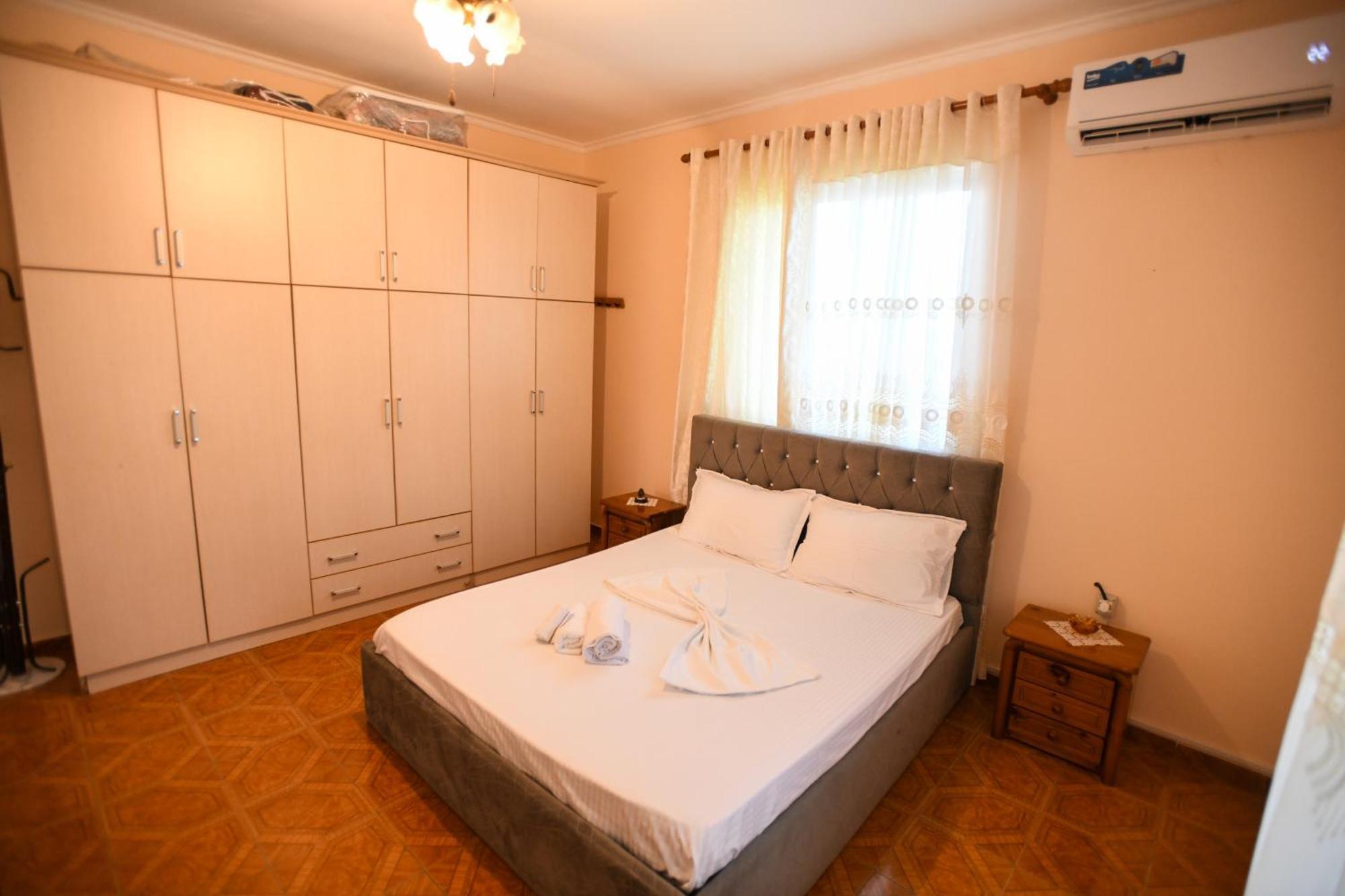 Apartment Darlin Berat Exteriör bild